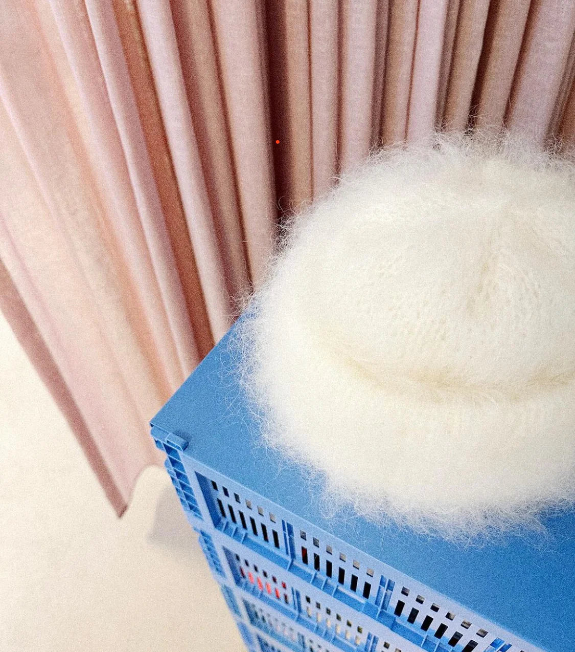 Wollpaket Fat Fur Hat von Spektakelstrik aus Fat Mohair von Sysleriget (EN)