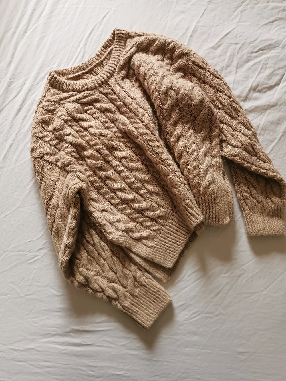 Strickpaket Cozycablesweater von Ann-Kathrin Stoll aus Baby Lamm Alpaca von Seehawer