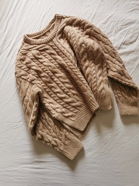 Strickpaket Cozycablesweater von Ann-Kathrin Stoll aus Baby Lamm Alpaca von Seehawer